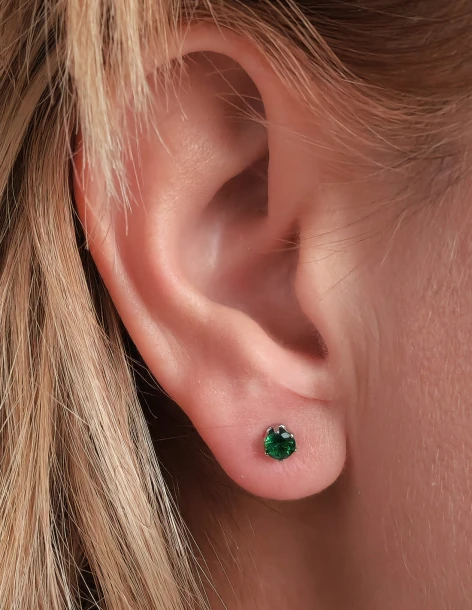 Clous d'oreilles avec zircone verte de 4 mm en acier argenté EXINA 2