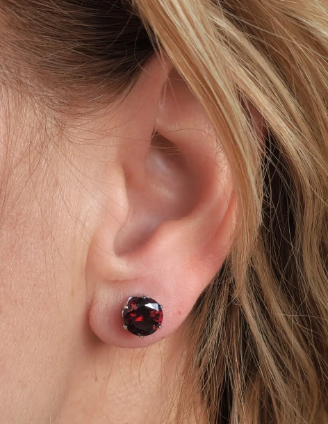 Boucles d'oreilles clous avec zircone rouge 8 mm en acier argenté EXINA Bijou Box® - 1 2