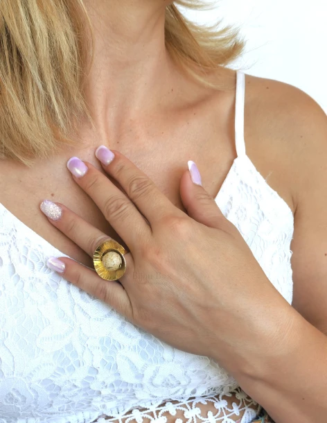 Handgemaakte bronzen ring met mineraalsteen goud MERI 2