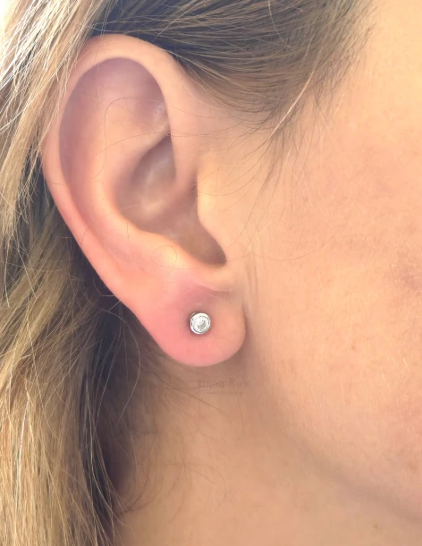 Petites boucles d'oreilles clous en argent 925 avec zircone de 4 mm IVAY 2
