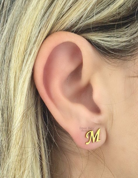Κnopjesoorbellen Monogram M van goudkleurig staal INIARA 2